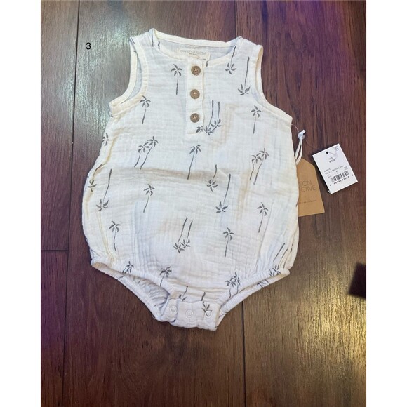 greyson collective one piece short sleeve neutral with snaps NWT baby 0-3 months - Picture 1 of 5